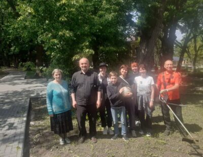 Прихожане храма приняли участие в уборке лагеря