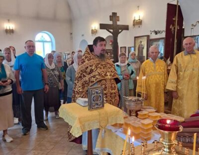 Изнесение честных древ Животворящего Креста Господня